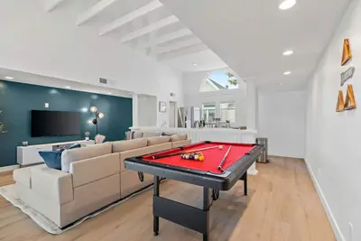 Image de *New* Luxurious Uptown Home | Mountain Views