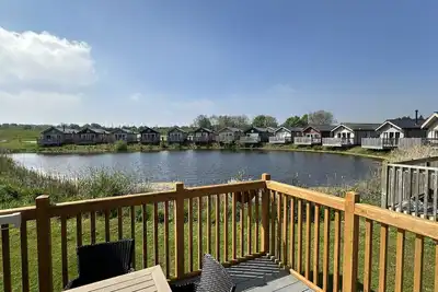 Image de Stunning Coastal Lodge - Sleeping 4 in 2 Bedrooms - Pool and Beach Access Included.