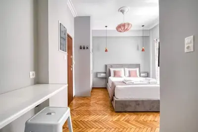 Image de Cute Little Suite Apartment right at the Metro!