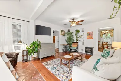 Image de Walk Everywhere! Upgraded Cottage circa 1883, Vilano Beach Just Minutes Away