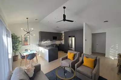 Image de Pickleball Dream - All New, Modern Condo in Sea Colony. 10mins walk to the beach