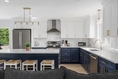 Image de Spacious 4-bed located 1 mile from Newport Beaches