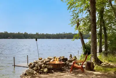 Image de Lakefront Home with Sandy Beach! Kayaks, Sup, Pedal boat, and more!