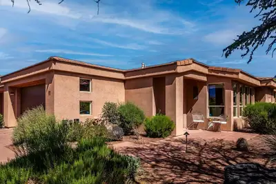 Image de Private Entrada Townhome Gated Community