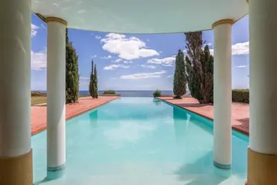 Image de Beach! Beachfront villa with pool to relax in! ! !