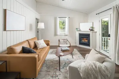 Image de Summer Sale | The Cottage- Walk2 Main St - Pkg