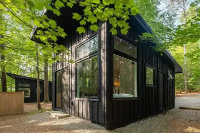 Modern, Luxurious Cabin in the Woods - 03