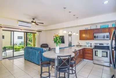 Image de Spacious 1-Bed Private Haven, Walk to 2 Beaches! \n