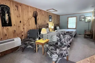 Image de Open Floor Plan 2 Bed Cabin In Manistee National Forest #5