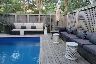 Image de Unique multi-level, private tree house w/pool, close to town, 1 block to ocean.