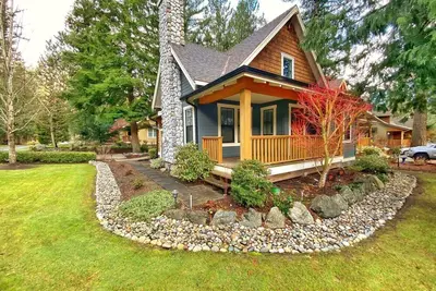 Image de Cultus Lake Cabin - 2 Bdrm + Loft