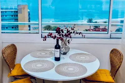 Image de Cozy 1br with Stunning Sea Views 100m from the beach!
