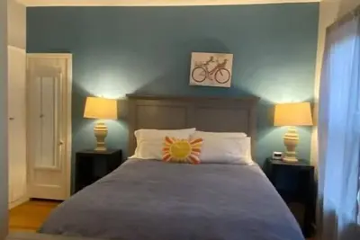 Image de #2 Cozy 1-bdrm suite downtown with parking