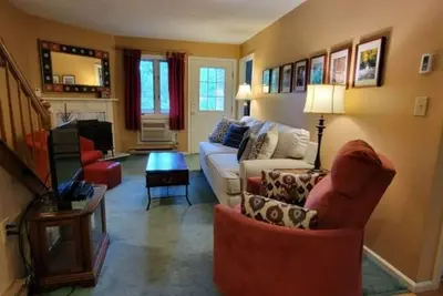 Image de Two Bedroom Multi Level Condo with room for everyone, # 335