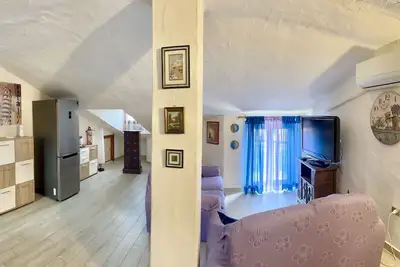 Image de Nice and cozy Attic room 10 min. from the sea - services less than 100m.