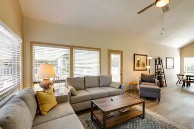 Image de 6 Mi to Downtown: Flagstaff Townhome w/ Deck