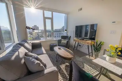 Image de Yates Sunset View-Enjoy amazing sunsets from this corner unit on the 11th floor!