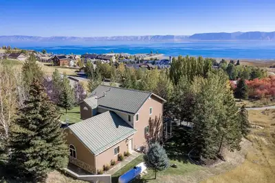 Image de Harbor Hideaway - private hot tub, stunning views & ideal outdoor space!