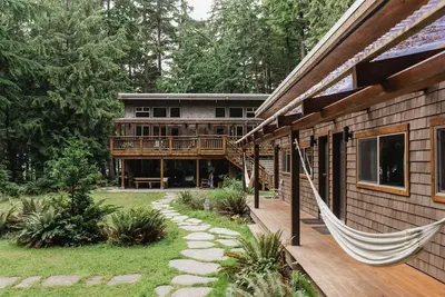 Image de Sky suite 1 at the Savary Island Resort