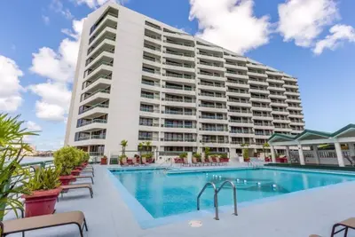 Image de Ocean Front Condo, Executive Unit! Renovated!