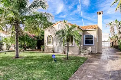 Image de Historic Two-Home Property w/Patios, Gas Grill, Private Washer/Dryer, Central Ac