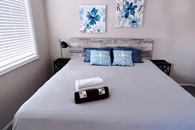 Image de Calgary- single king room &private bathroom close Lrt&free parking