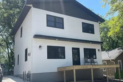 Image de Entire Top Floor Only: Okoboji Oasis/ Private Entrance