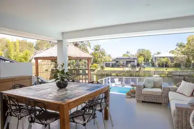 Image de Reef Water Retreat - Luxe Home With Pool - Walk to Beach