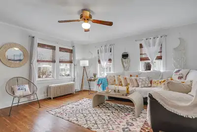 Image de Gorgeous home walking distance to the beach