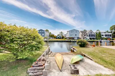 Image de South Bethany bay-view home with dock, deck, kayaks, & bikes