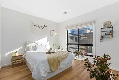 Image de Urban Oasis on the way to Snowy Mountain