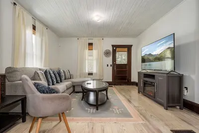 Image de Mountain Serene Views and Creek-side Charm - Pet Friendly