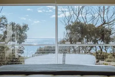 Image de Luxury Oceanfront Escape - The Lookout at Cod Rock Point
