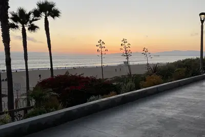 Image de Beach House in the heart of Downtown Manhattan Beach!
