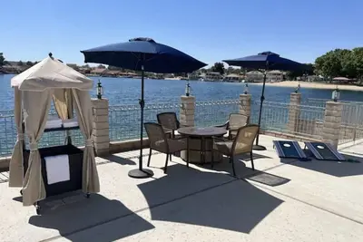 Image de Waterfront Lake House Gameroom Fishing