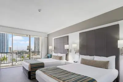 Image de Mantra on View : Surfer's Paradise by Ready Set Stay - Linen, Unlimited WiFi