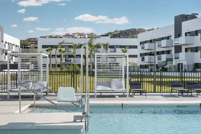 Image de Appartement 'Residencial Celere Playa Niza' avec vue sur mer, piscine et 4 terrasses partagées