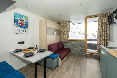 Image de Studio Confortable à Tignes · Skis aux Pieds · Balcon · WiFi Inclus · Tarif Forfaits Préférentiel