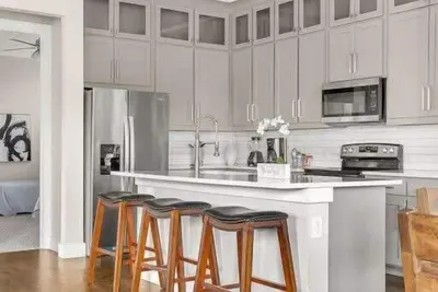 Image de Trinity Groves Retreat | Large Modern 5 Br Home