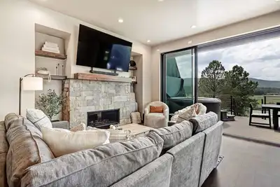 Image de New Luxury w/ Ac | Close to Slopes | Hot Tub | Valley View Villa 11