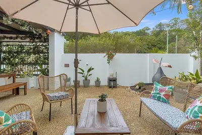 Villa Paralia - Mediterranean Entertainers' Home in The Heart of Currumbin - Min. 3 Night Stays -