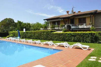 Appartement de vacances Appartement proche du centre avec piscine, climatisation, place de parking