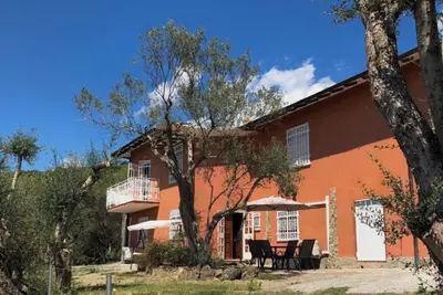 Image de Spacious sea view apartment on the hill with private garden! \n