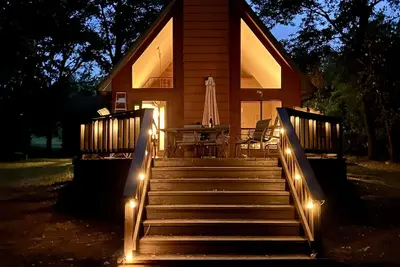 Image de This relaxing cabin is cozy and secluded with private pond and fishing dock
