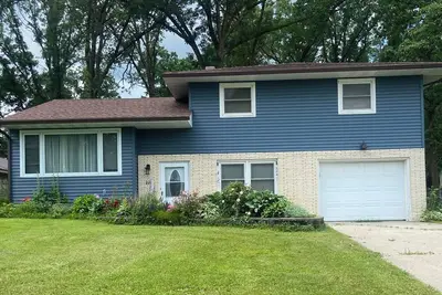 Image de Cozy family home with fenced back yard in Clearbrook Mn