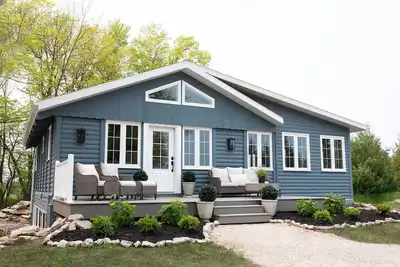 Image de Charming 1950's Danish Cottage on 5 Acres- high-end Interior Design
