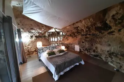 Image de Loft et Spa de 160m2 entièrement troglodyte spécial amoureux en privatif total
