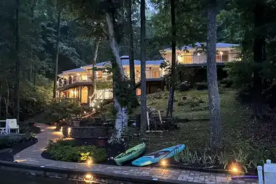 Image de Lakeside, Dock, boat house Outdoor Seating, Fire Pit, WiFi, kayaks, paddleboard