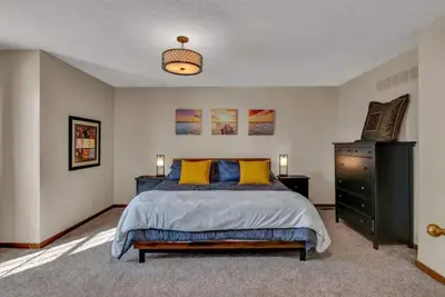 Image de Entire 3-level, 3 Brm home w\/King\/Queen\/Twin beds