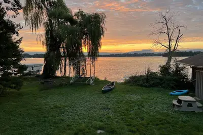 Image de Cozy 4 Bedroom Cabin on Sinissippi Lake Just 60 min from Milwaukee or Madison